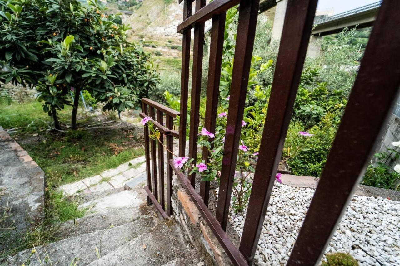 Villetta La Pietra Taormina Bagian luar foto